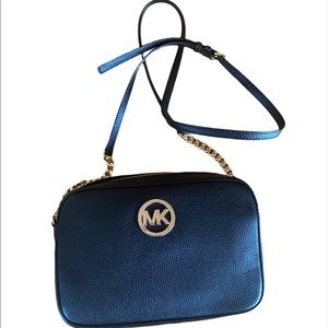 NWT Michael Kors Fulton jet set camera bag black pebble leather.